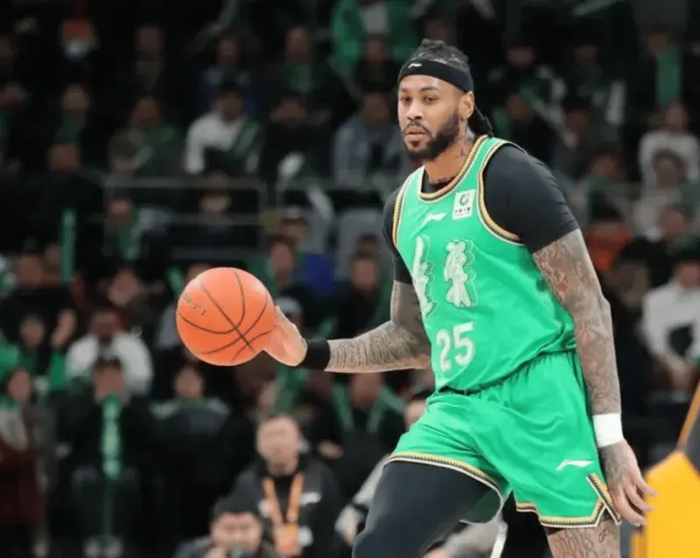 辽宁虐四川52分！5首发齐爆，2小将轻松虐菜，亨特仍打不明白！|赵继伟|张陈治锋|王岚嵚|李虎翼|鄢手骐_新浪体育_新浪新闻